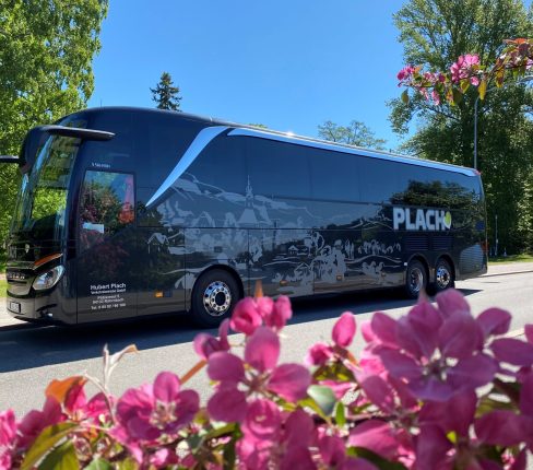 startbild plach reisebus